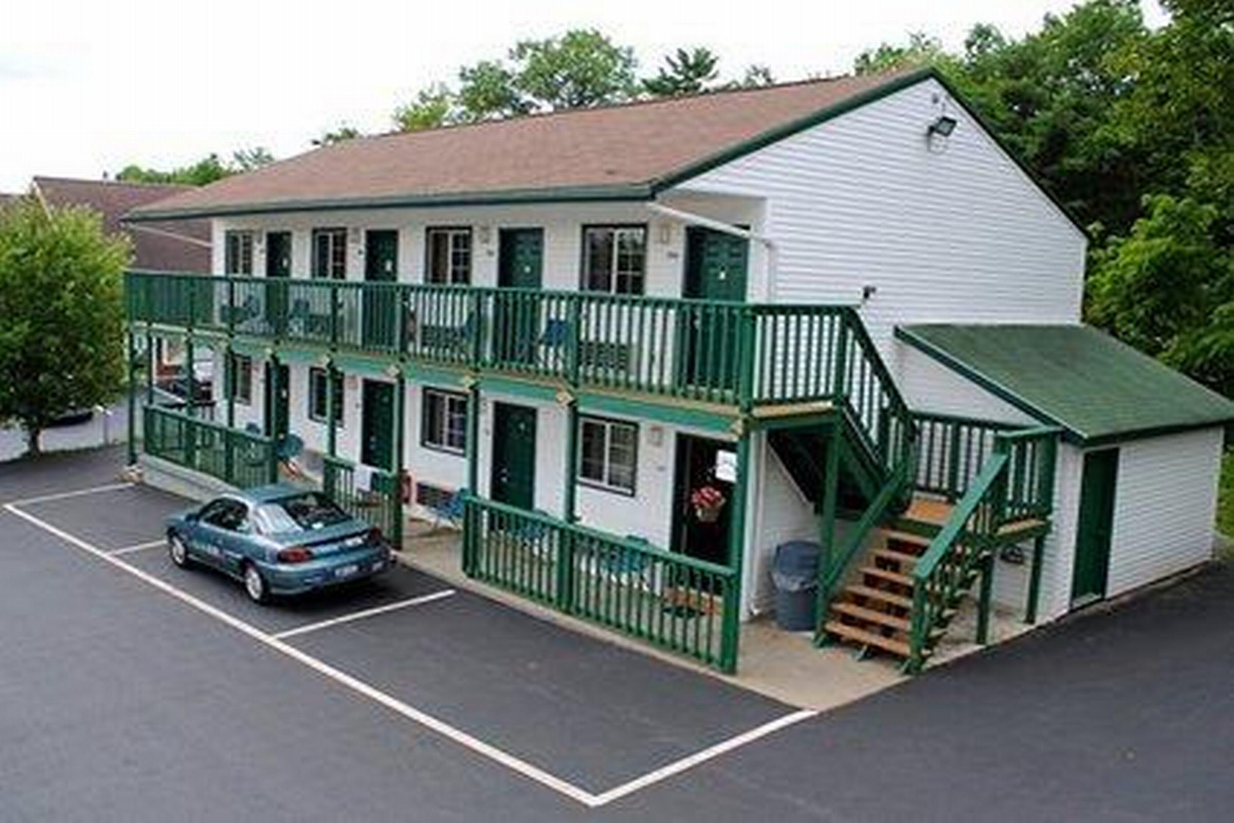 Rodeway Inn Lake George Outlets Eksteriør billede