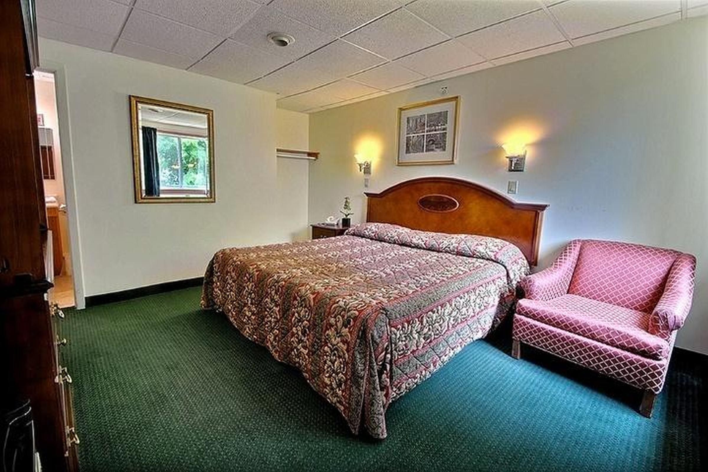 Rodeway Inn Lake George Outlets Eksteriør billede